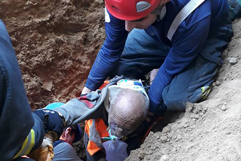 İstinat duvarı yapan işçi toprak altında kaldı