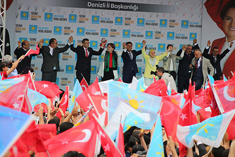 Akşener konuştu meydan coştu..