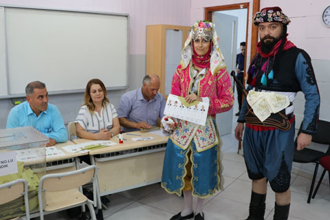 Zeybekler sandık başında