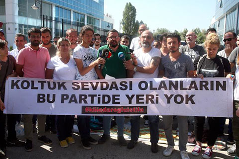 Denizlili gençlerin CHP önündeki eylemi bitti