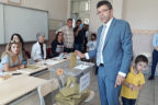 Öztürk, sandığa oğluyla gitti