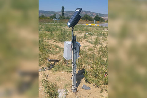 POLİS İKAZ LAMBASI  ÇALINDI