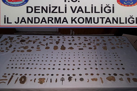 EVİ MÜZEYE ÇEVİRMİŞ