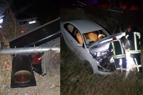 OTOMOBİL KALDIRIMA ÇIKTI 3 KİŞİ YARALANDI
