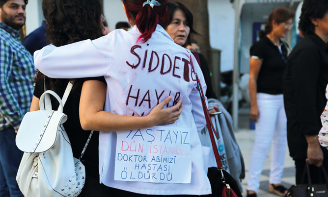 Beyaz Melekler siyah giymeye hazırlanıyor