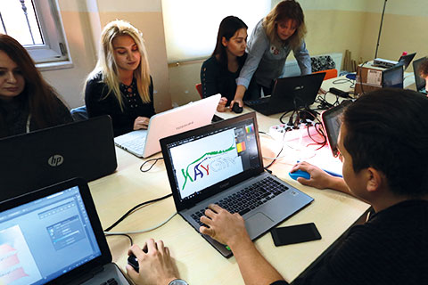 Gençlik Meclisi’nden grafik tasarım kursu