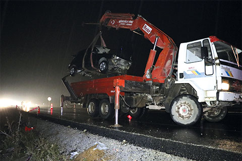 İki ayrı trafik kazasında 1 kişi öldü, 6 kişi yaralandı