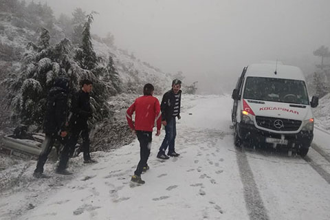 Serinhisar’da öğrencilerin kelle koltukta okul yolculuğu