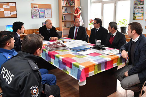 Vali Karahan, ilçeleri boş bırakmıyor