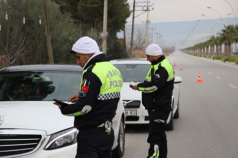 420 sürücü yeni yıla ceza yiyerek girdi