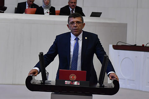 İYİ Partili Öztürk sordu: “Basın kartları ne olacak?”