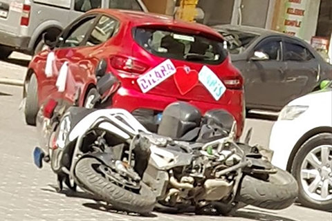 Otomobil Polis Motosikletiyle çarpıştı: 1 yaralı