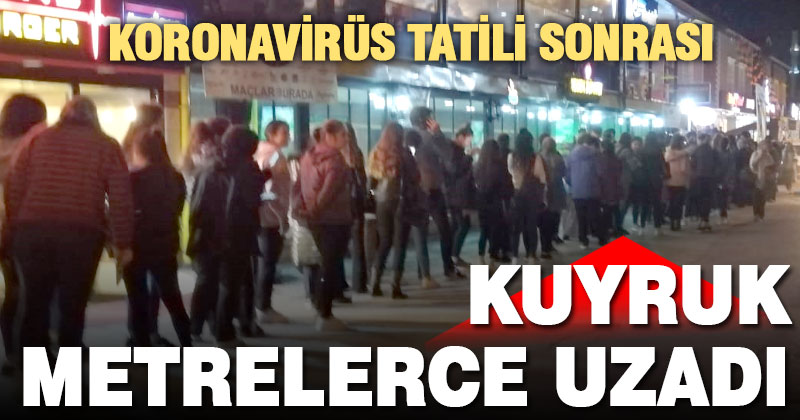Öğrencilerin otobüs bileti kuyruğu