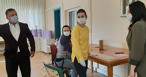 Çal Belediyesi, maske üretimine başladı