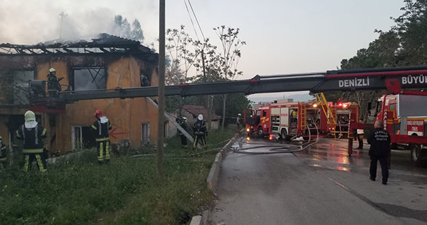 Sümer’de 2 katlı ev kül oldu