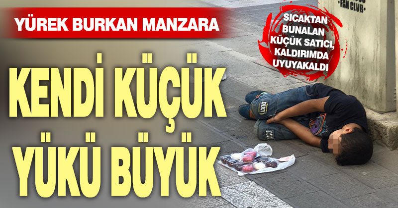 Sıcaktan bunalan satıcı çocuk, kaldırımda uyuyakaldı