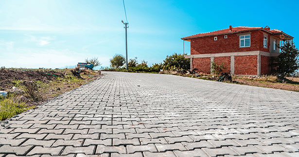 Belenardıç’ın yolları taş döşeme ile kaplandı