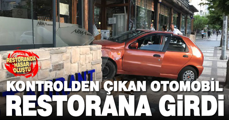 Pamukkale’de kontrolden çıkan otomobil restorana girdi