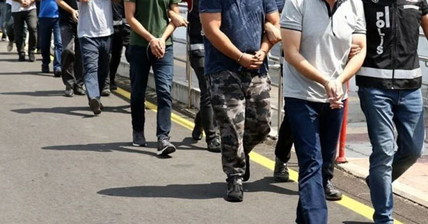 Polisten FETÖ operasyonu: 8 gözaltı