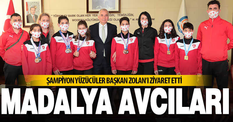 Madalya avcısı genç yüzücüler Başkan Zolan’ı ziyaret etti