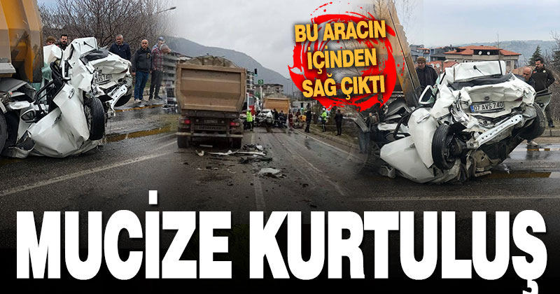 İki tır arasında kalan ve kağıt gibi ezilen otomobilden sağ çıktı