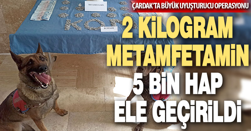 Çardak’ta otomobilde 2 kilo 210 gram metamfetamin ile 5 bin 200 uyuşturucu hap ele geçirildi