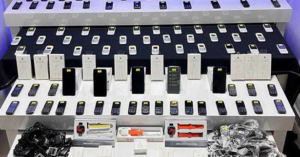 Polisten kaçak telefon operasyonu
