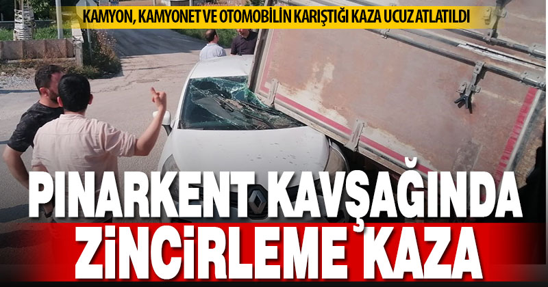 Zincirleme kazaya karışan kamyonet, hareket halindeki otomobilin üzerine devrildi