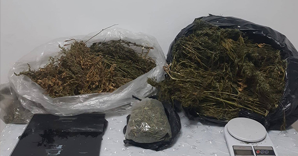 Çal’da 2 uyuşturucu taciri gözaltına alındı