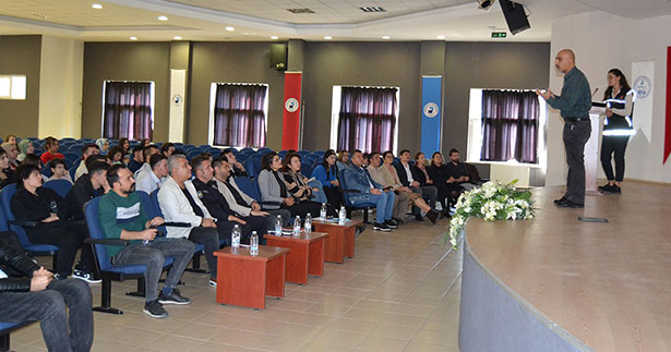 Üniversitelilere madde bağımlılığı anlatıldı