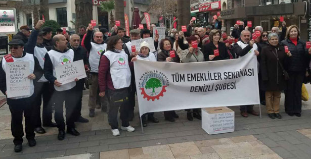 Emeklilerden “kırmızı kartlı” eylem