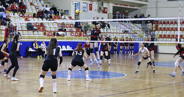 Voleybolda yarı final heyecanı başlıyor