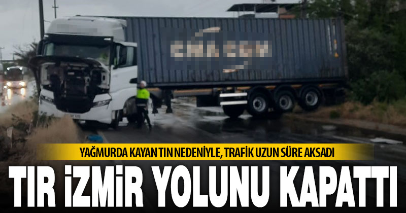 Kayganlaşan yolda kontrolden çıkan tır yolu kapattı