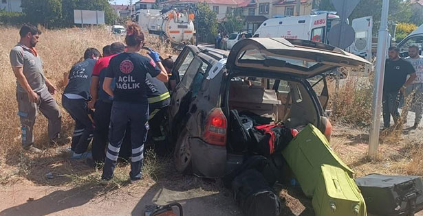 Çivril’deki tek taraflı kazada, 4 kişi yaralandı