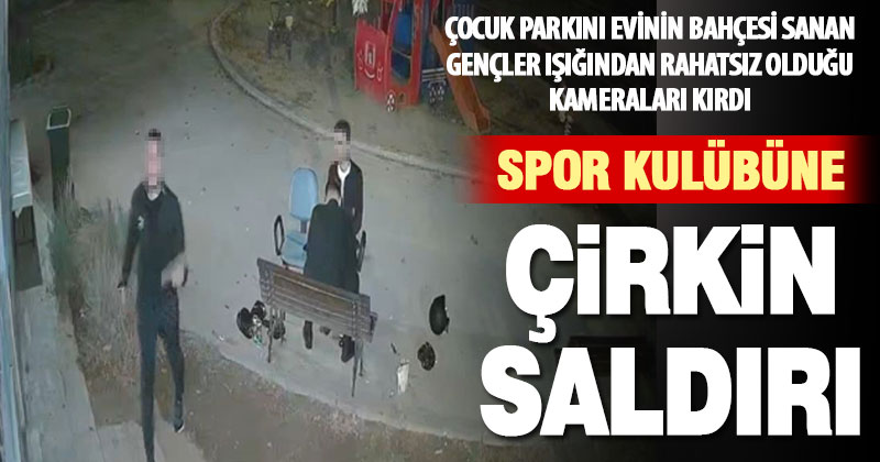 Parkta alkol alan gençler, spor kulübüne ait kameraları kırdı