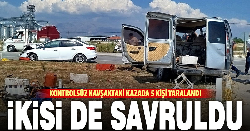 Kontrolsüz kavşakta kaza: 5 kişi yaralandı