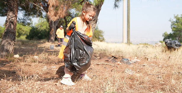 Zeynep’in çağrısıyla kamyon dolusu çöp toplandı